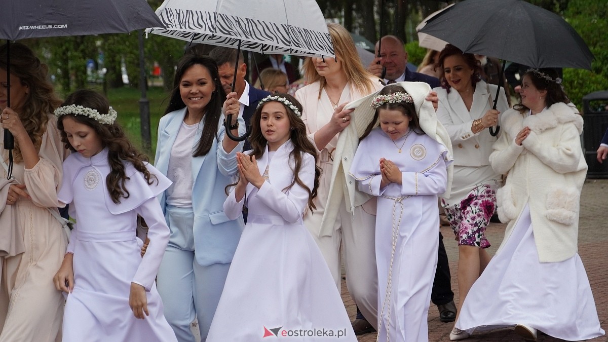 I Komunia Święta w parafii pw. Zbawiciela Świata [4.05.2025] - zdjęcie #18 - eOstroleka.pl