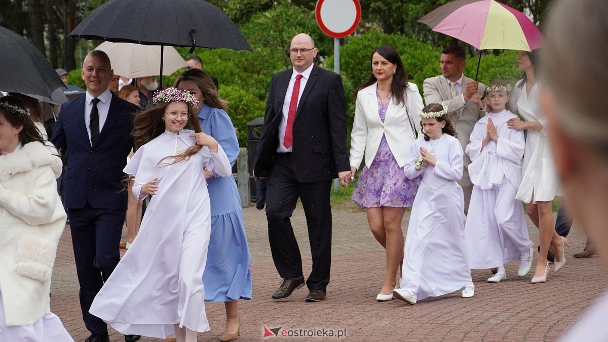 I Komunia Święta w parafii pw. Zbawiciela Świata [4.05.2025] - zdjęcie #17 - eOstroleka.pl