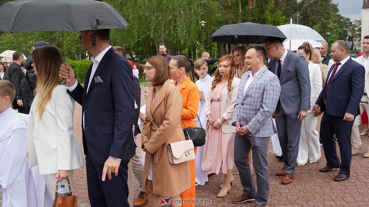 I Komunia Święta w parafii pw. Zbawiciela Świata [4.05.2025] - zdjęcie #15 - eOstroleka.pl