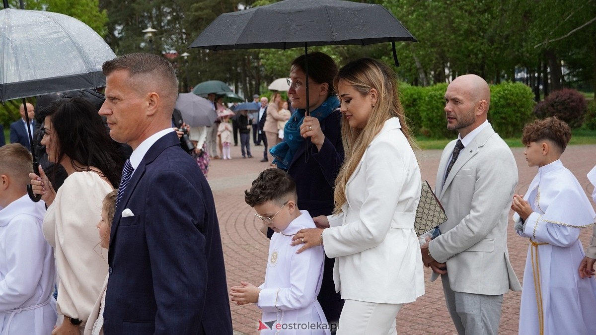 I Komunia Święta w parafii pw. Zbawiciela Świata [4.05.2025] - zdjęcie #10 - eOstroleka.pl