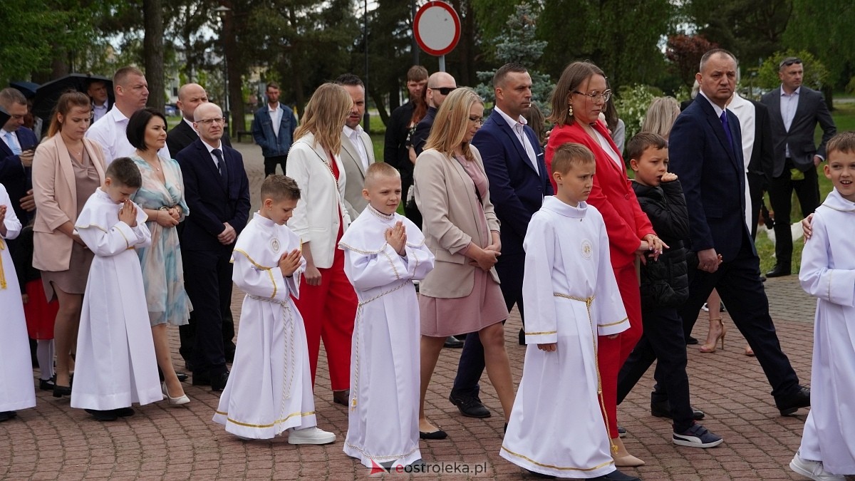 I Komunia Święta w parafii pw. Zbawiciela Świata [4.05.2025] - zdjęcie #7 - eOstroleka.pl