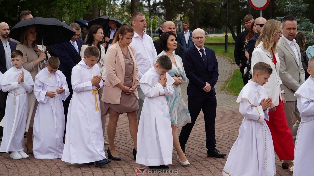 I Komunia Święta w parafii pw. Zbawiciela Świata [4.05.2025] - zdjęcie #6 - eOstroleka.pl