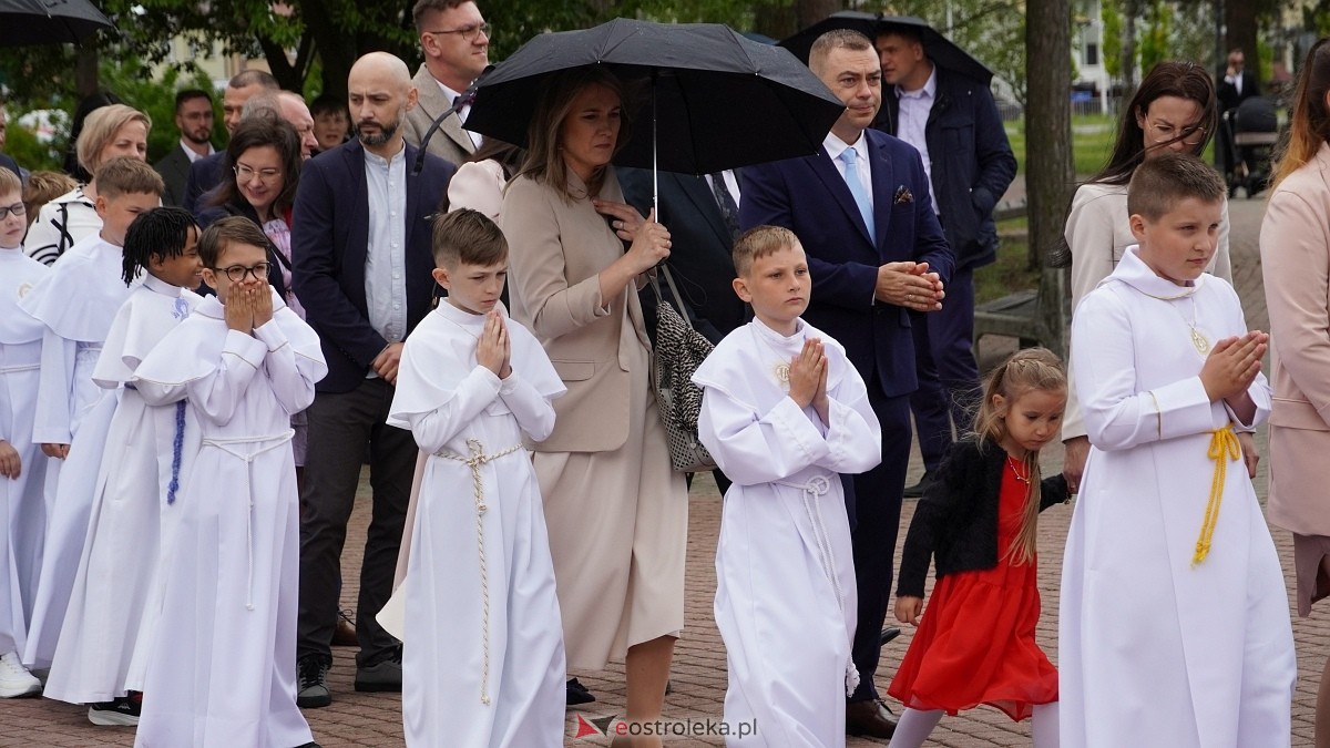 I Komunia Święta w parafii pw. Zbawiciela Świata [4.05.2025] - zdjęcie #5 - eOstroleka.pl
