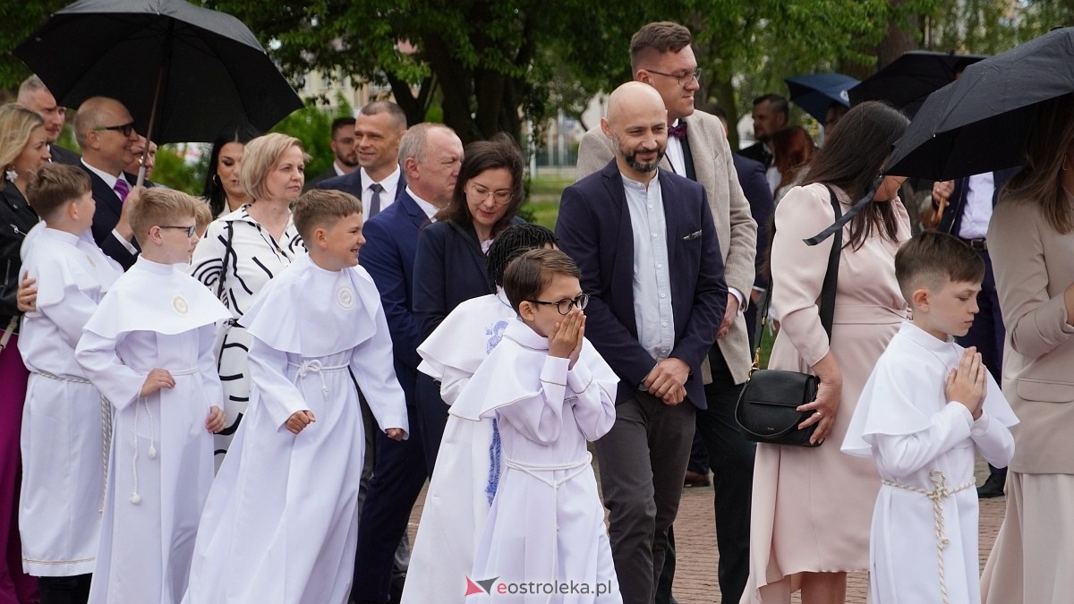 I Komunia Święta w parafii pw. Zbawiciela Świata [4.05.2025] - zdjęcie #4 - eOstroleka.pl