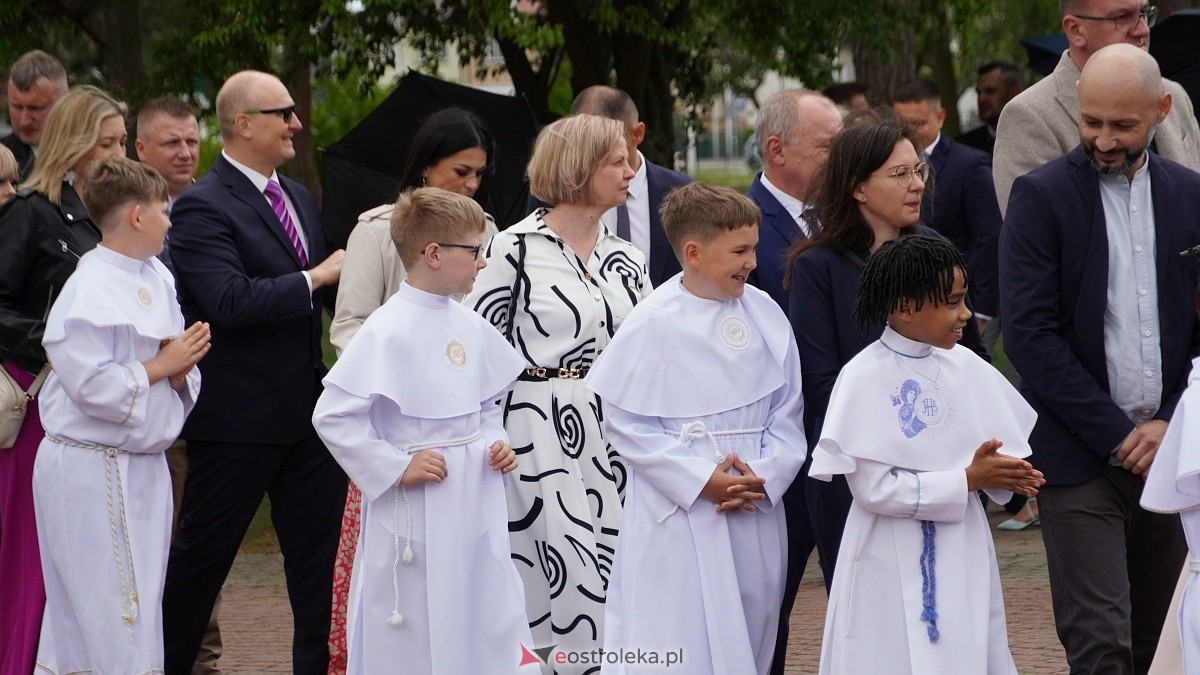 I Komunia Święta w parafii pw. Zbawiciela Świata [4.05.2025] - zdjęcie #3 - eOstroleka.pl