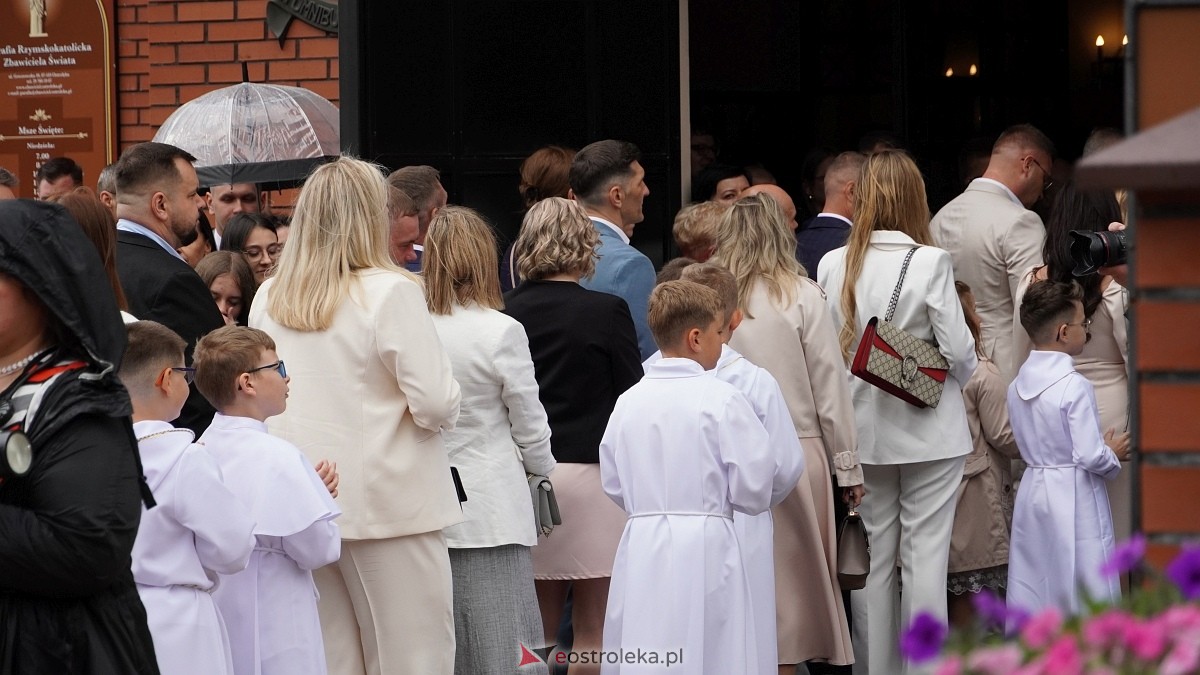 I Komunia Święta w parafii pw. Zbawiciela Świata [4.05.2025] - zdjęcie #2 - eOstroleka.pl