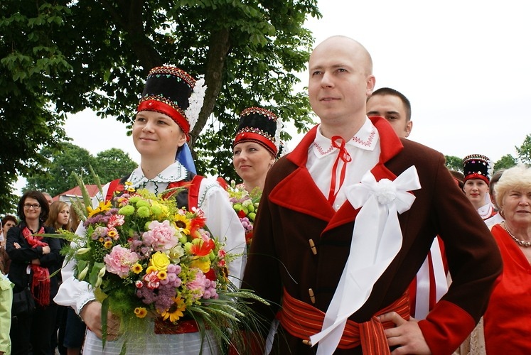 Wesele Kurpiowskie w Kadzidle - archiwalne zdjęcia par [04.05.2025] - zdjęcie #14 - eOstroleka.pl