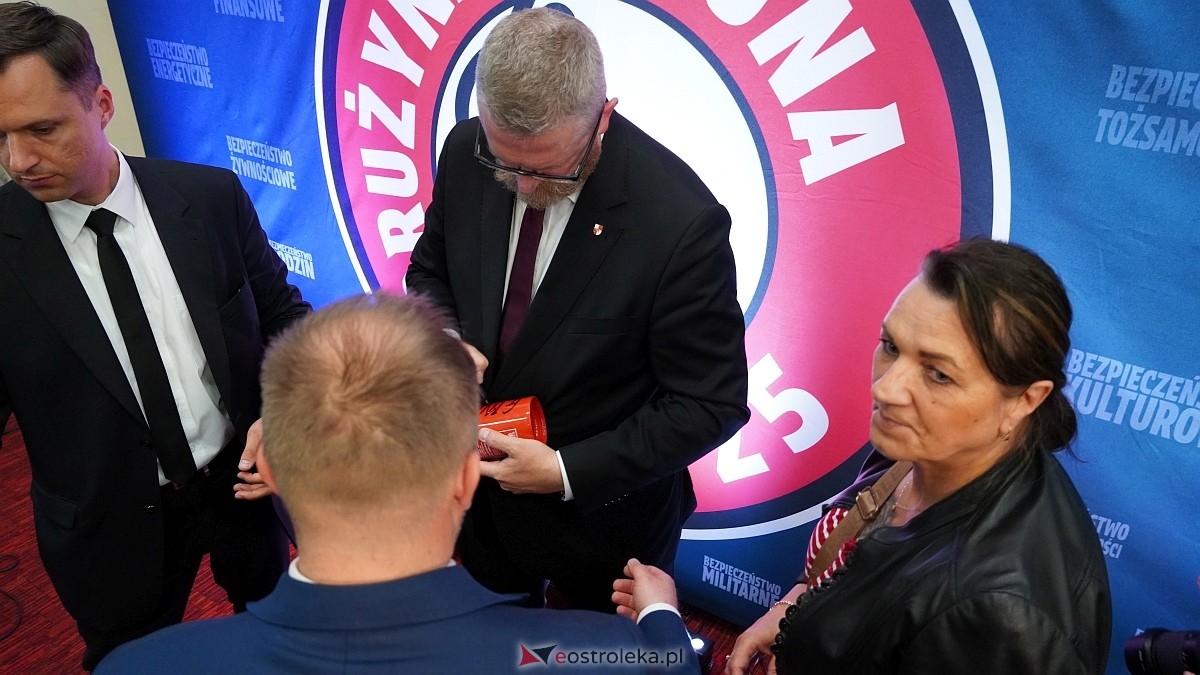 Grzegorz Braun w Ostrołęce [04.05.2025] - zdjęcie #41 - eOstroleka.pl