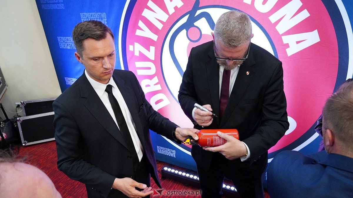 Grzegorz Braun w Ostrołęce [04.05.2025] - zdjęcie #38 - eOstroleka.pl