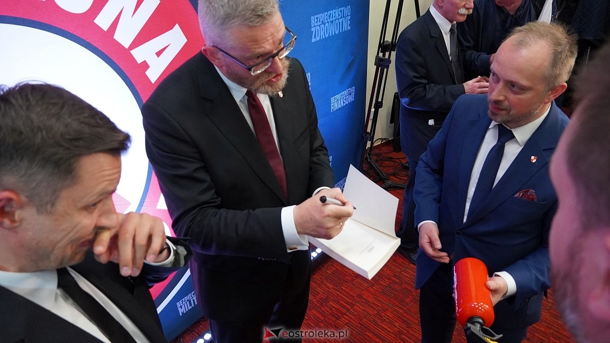 Grzegorz Braun w Ostrołęce [04.05.2025] - zdjęcie #28 - eOstroleka.pl