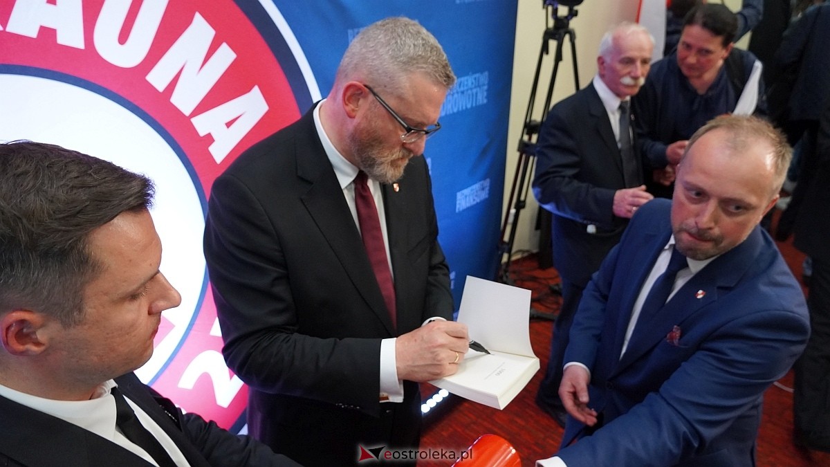 Grzegorz Braun w Ostrołęce [04.05.2025] - zdjęcie #27 - eOstroleka.pl