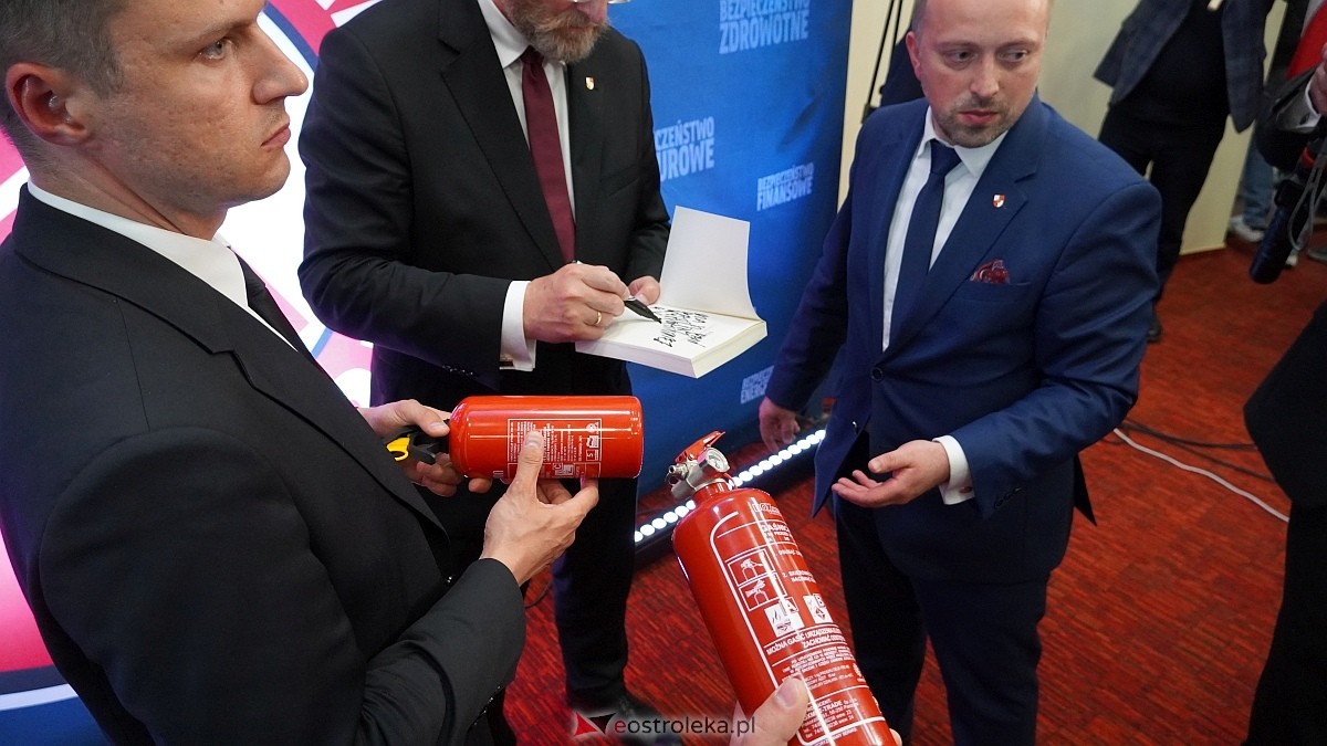 Grzegorz Braun w Ostrołęce [04.05.2025] - zdjęcie #22 - eOstroleka.pl