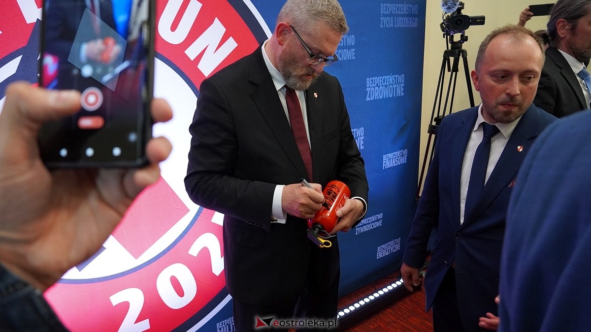 Grzegorz Braun w Ostrołęce [04.05.2025] - zdjęcie #19 - eOstroleka.pl