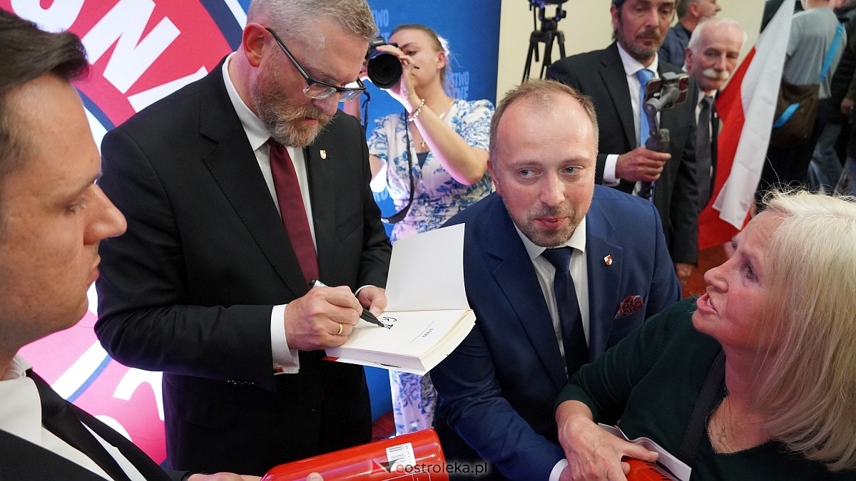 Grzegorz Braun w Ostrołęce [04.05.2025] - zdjęcie #18 - eOstroleka.pl