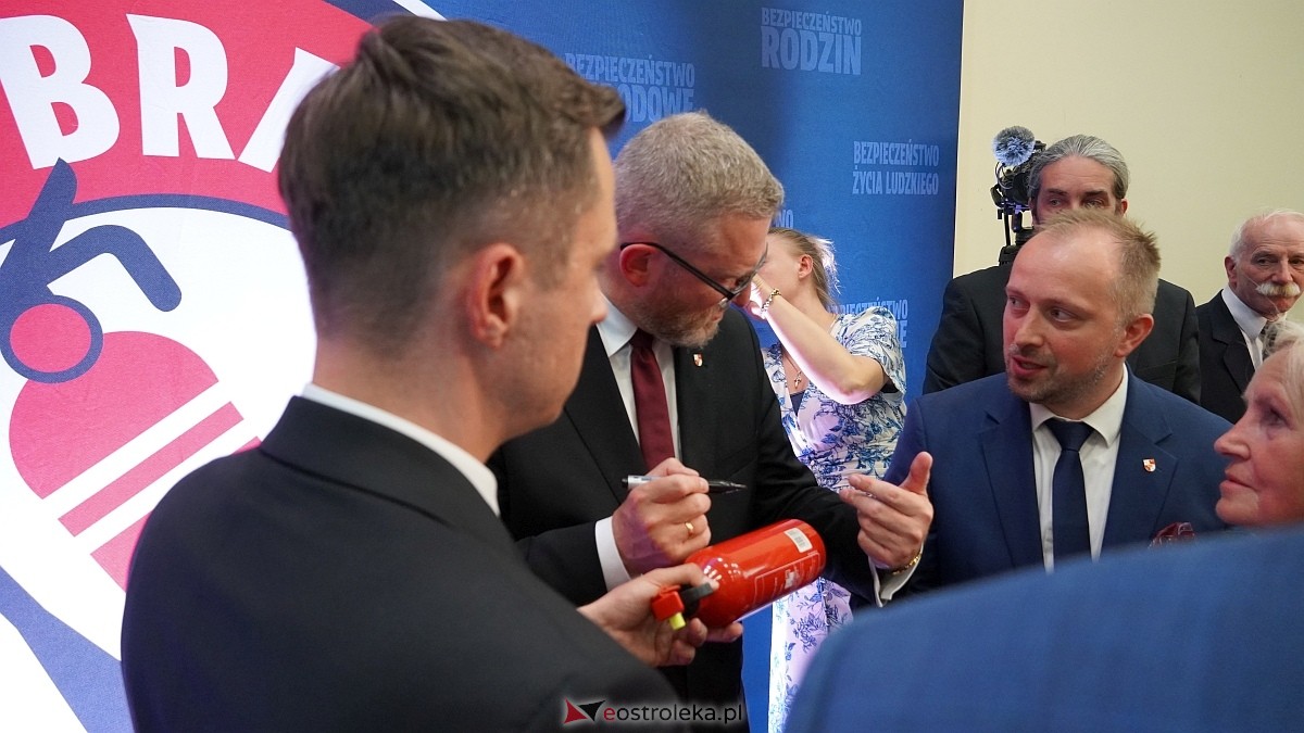 Grzegorz Braun w Ostrołęce [04.05.2025] - zdjęcie #17 - eOstroleka.pl