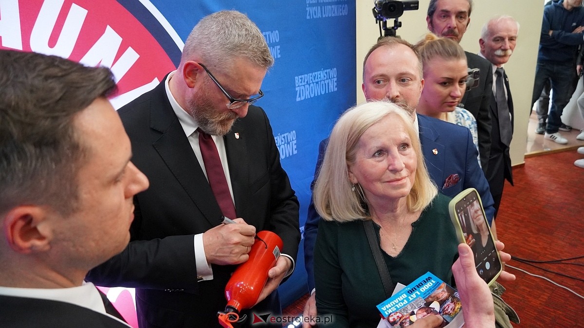 Grzegorz Braun w Ostrołęce [04.05.2025] - zdjęcie #16 - eOstroleka.pl