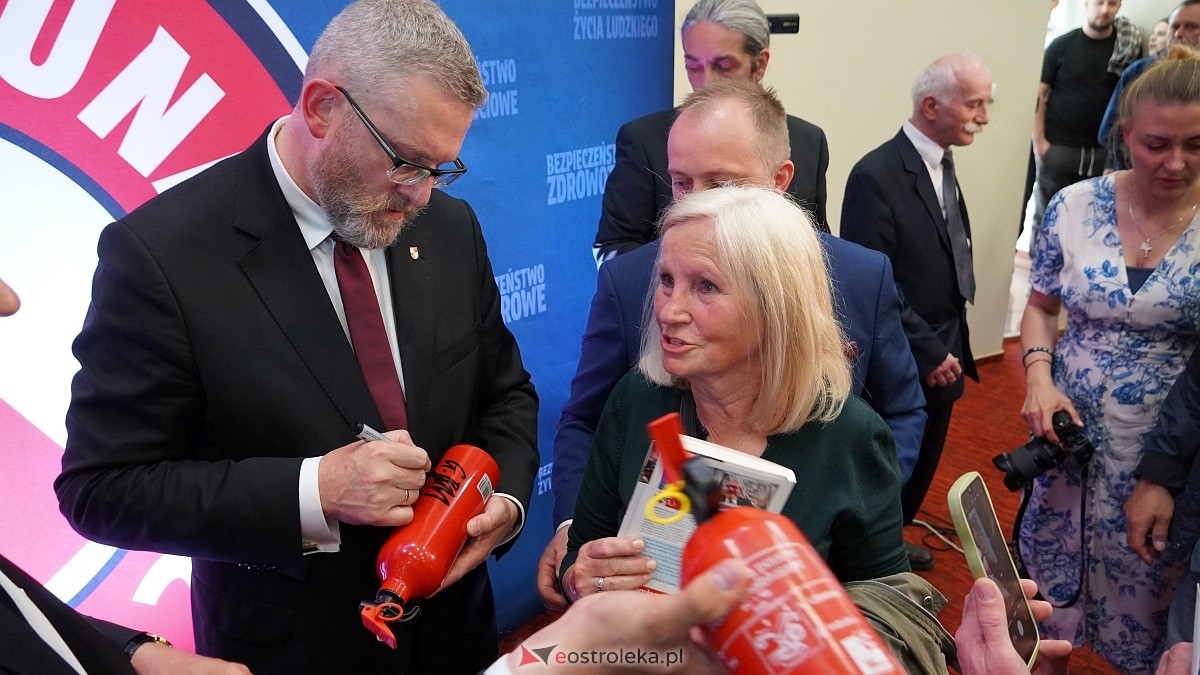 Grzegorz Braun w Ostrołęce [04.05.2025] - zdjęcie #15 - eOstroleka.pl