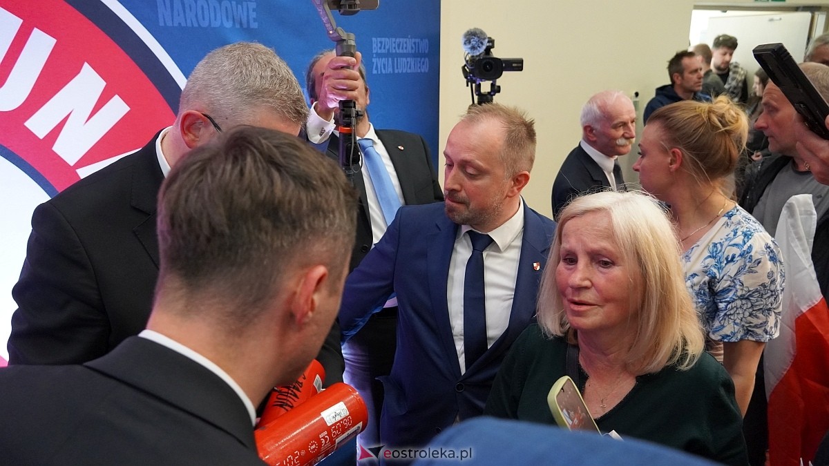 Grzegorz Braun w Ostrołęce [04.05.2025] - zdjęcie #14 - eOstroleka.pl