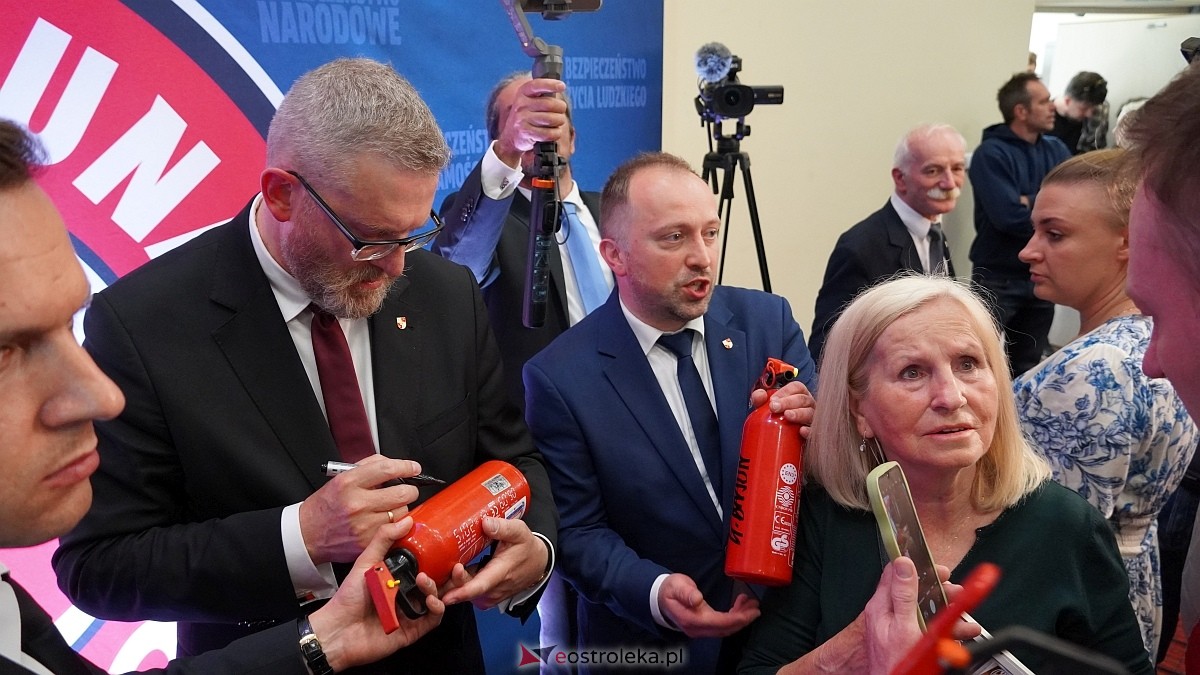 Grzegorz Braun w Ostrołęce [04.05.2025] - zdjęcie #12 - eOstroleka.pl