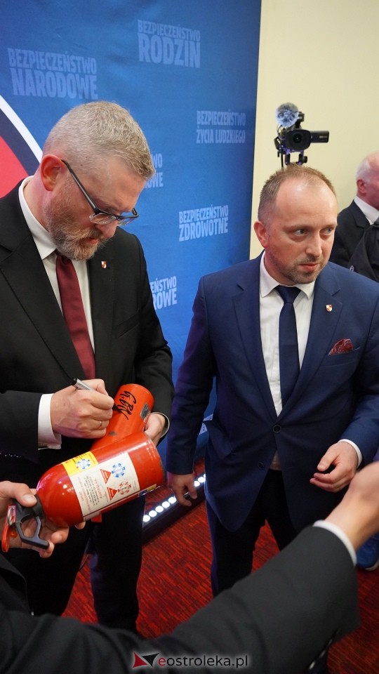 Grzegorz Braun w Ostrołęce [04.05.2025] - zdjęcie #11 - eOstroleka.pl