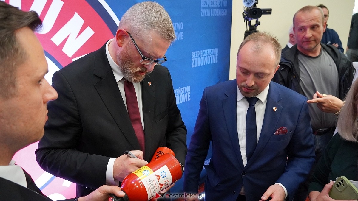 Grzegorz Braun w Ostrołęce [04.05.2025] - zdjęcie #10 - eOstroleka.pl