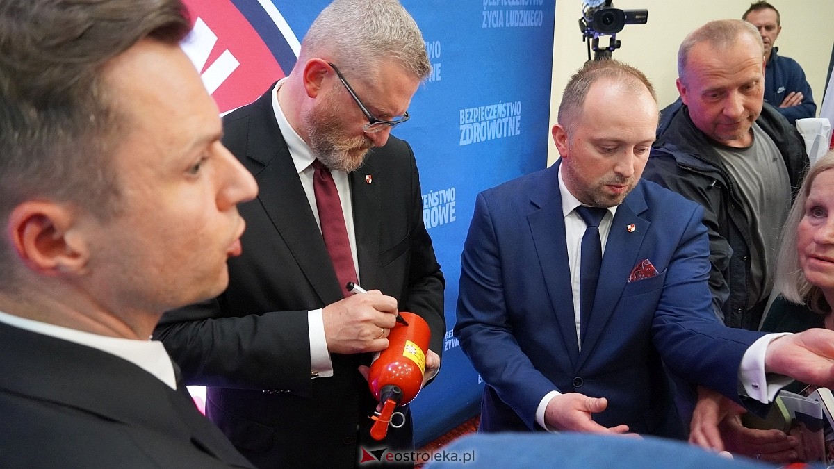 Grzegorz Braun w Ostrołęce [04.05.2025] - zdjęcie #9 - eOstroleka.pl