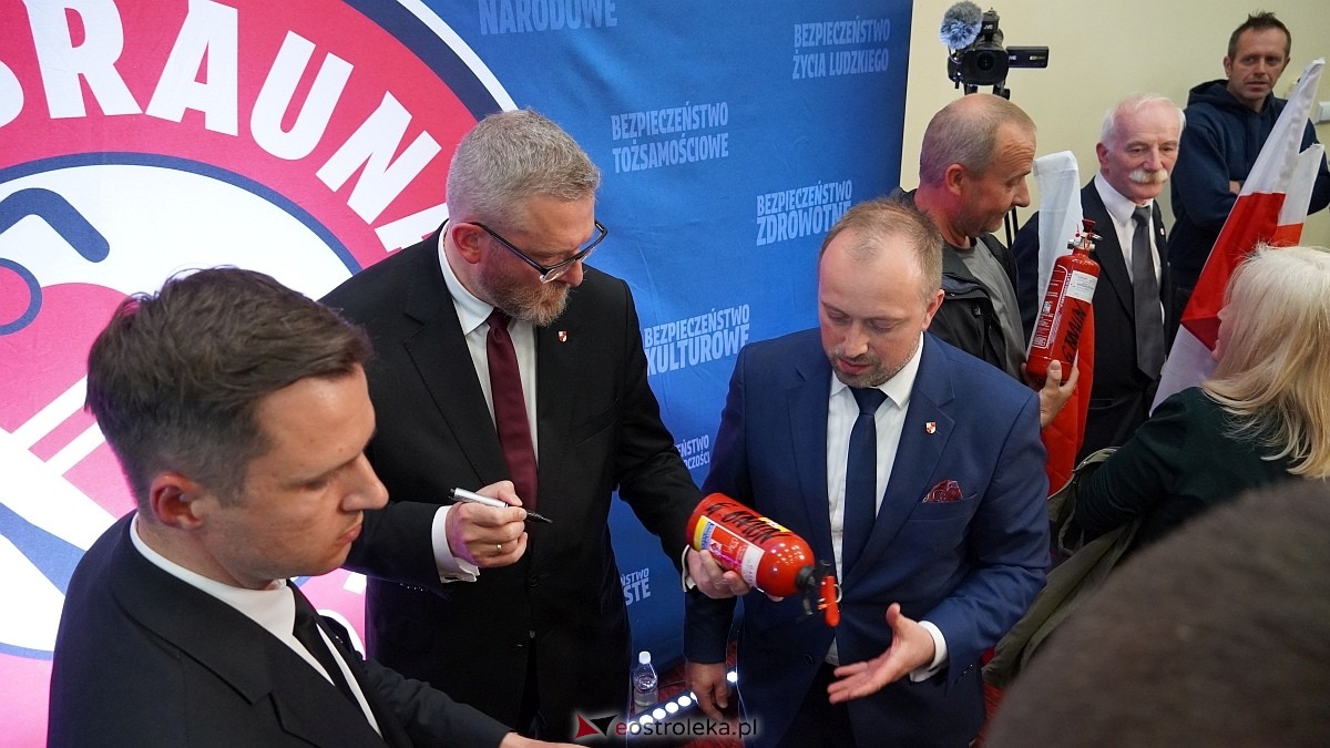 Grzegorz Braun w Ostrołęce [04.05.2025] - zdjęcie #5 - eOstroleka.pl