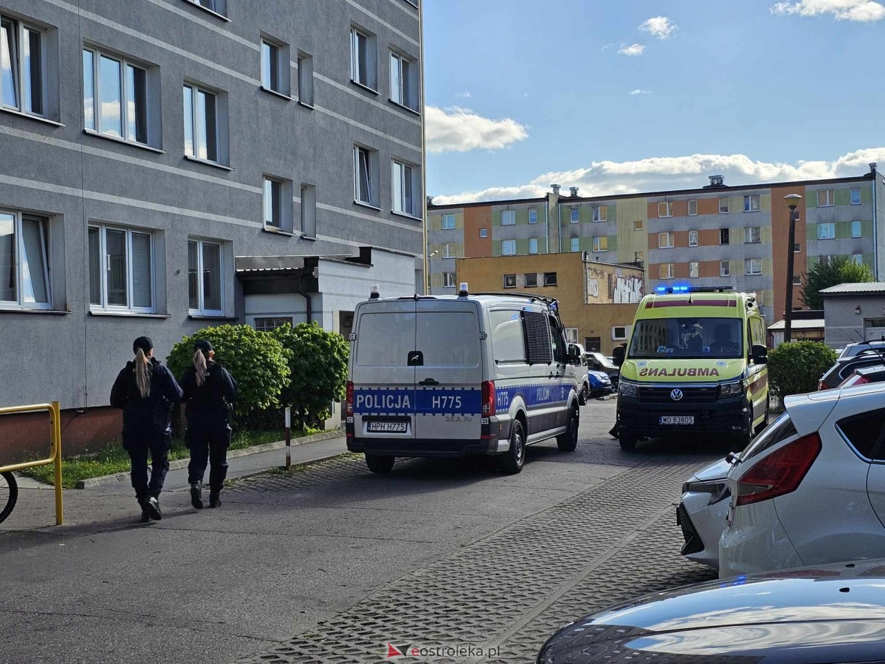 Akcja ratunkowa w bloku przy ul. Sienkiewicza w Ostrołęce [05.05.2025] - zdjęcie #15 - eOstroleka.pl