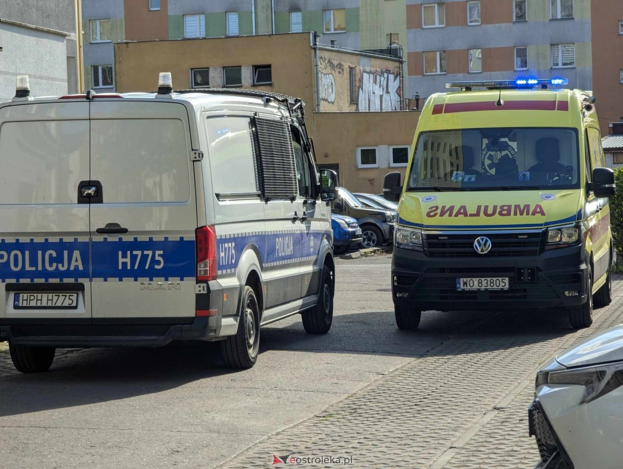 Akcja ratunkowa w bloku przy ul. Sienkiewicza w Ostrołęce [05.05.2025] - zdjęcie #14 - eOstroleka.pl