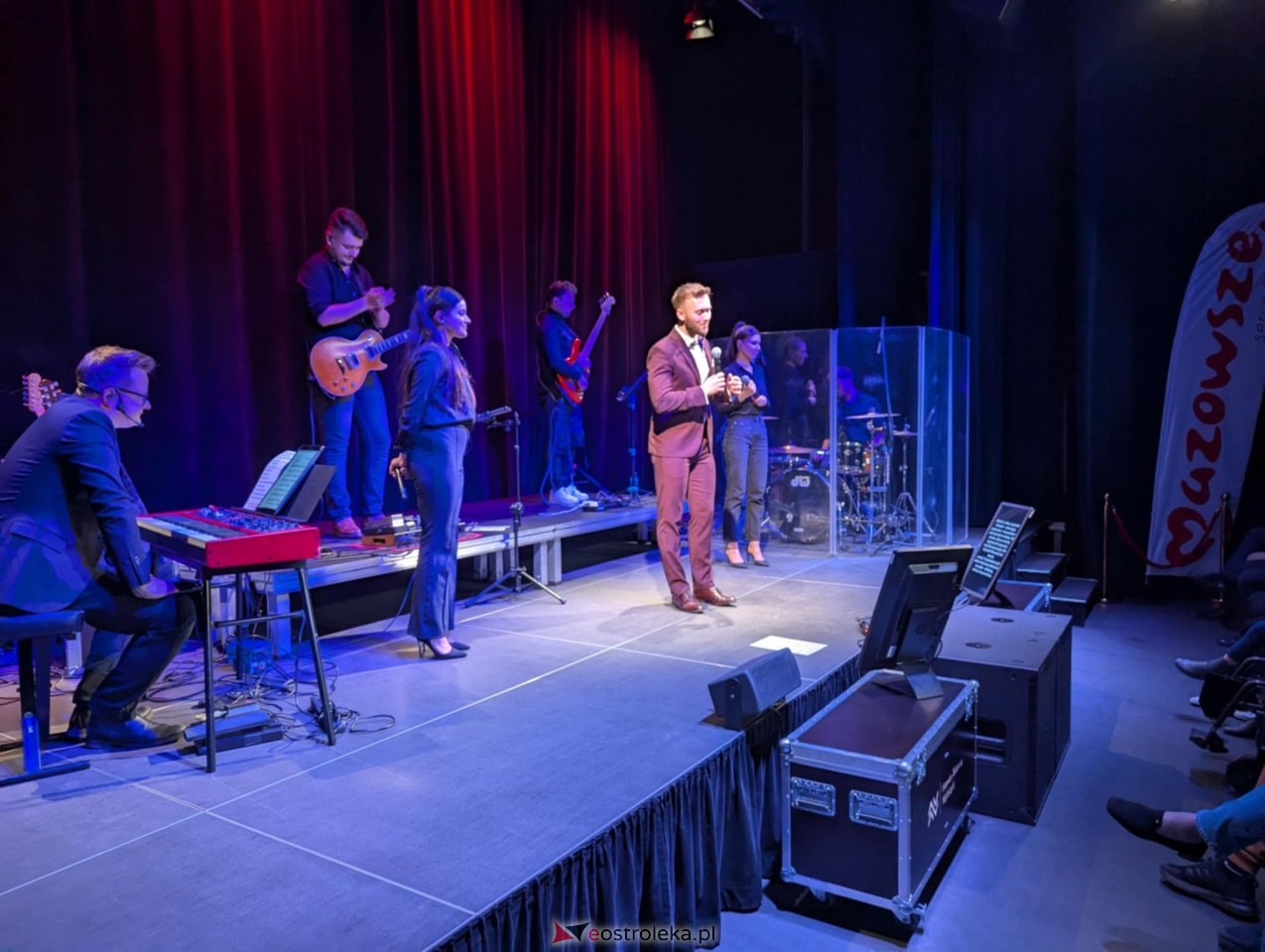 Koncert piosenek Krzysztofa Krawczyka w Muzeum Żołnierzy Wyklętych [05.05.2025] - zdjęcie #13 - eOstroleka.pl