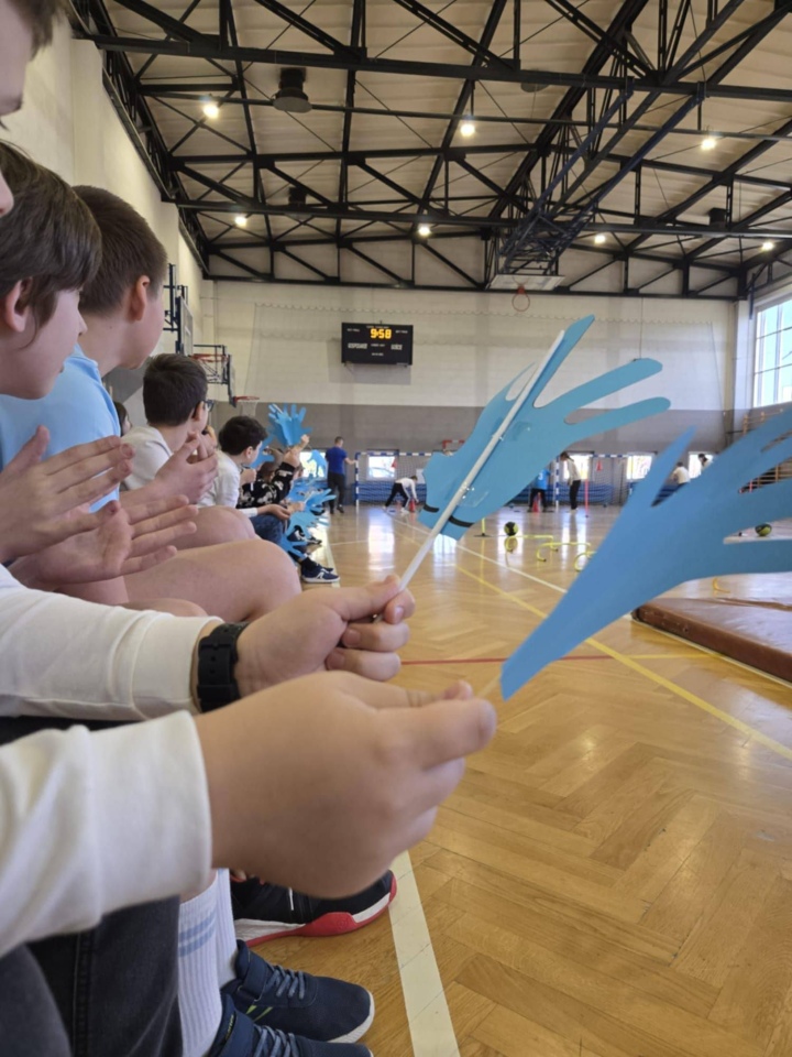 Niebieskie igrzyska w SP 10 w Ostrołęce - zdjęcie #23 - eOstroleka.pl