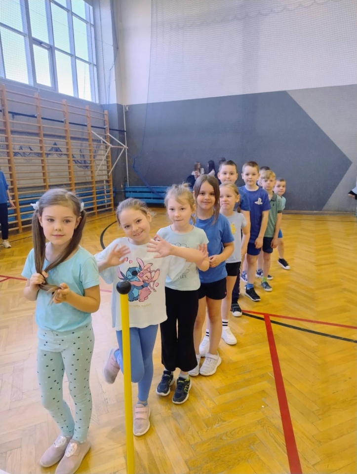 Niebieskie igrzyska w SP 10 w Ostrołęce - zdjęcie #20 - eOstroleka.pl