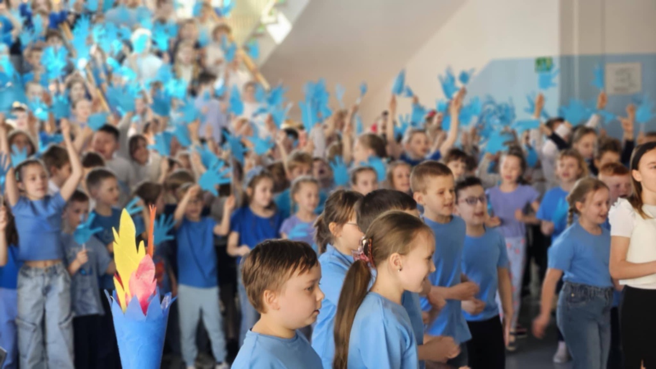 Niebieskie igrzyska w SP 10 w Ostrołęce - zdjęcie #18 - eOstroleka.pl