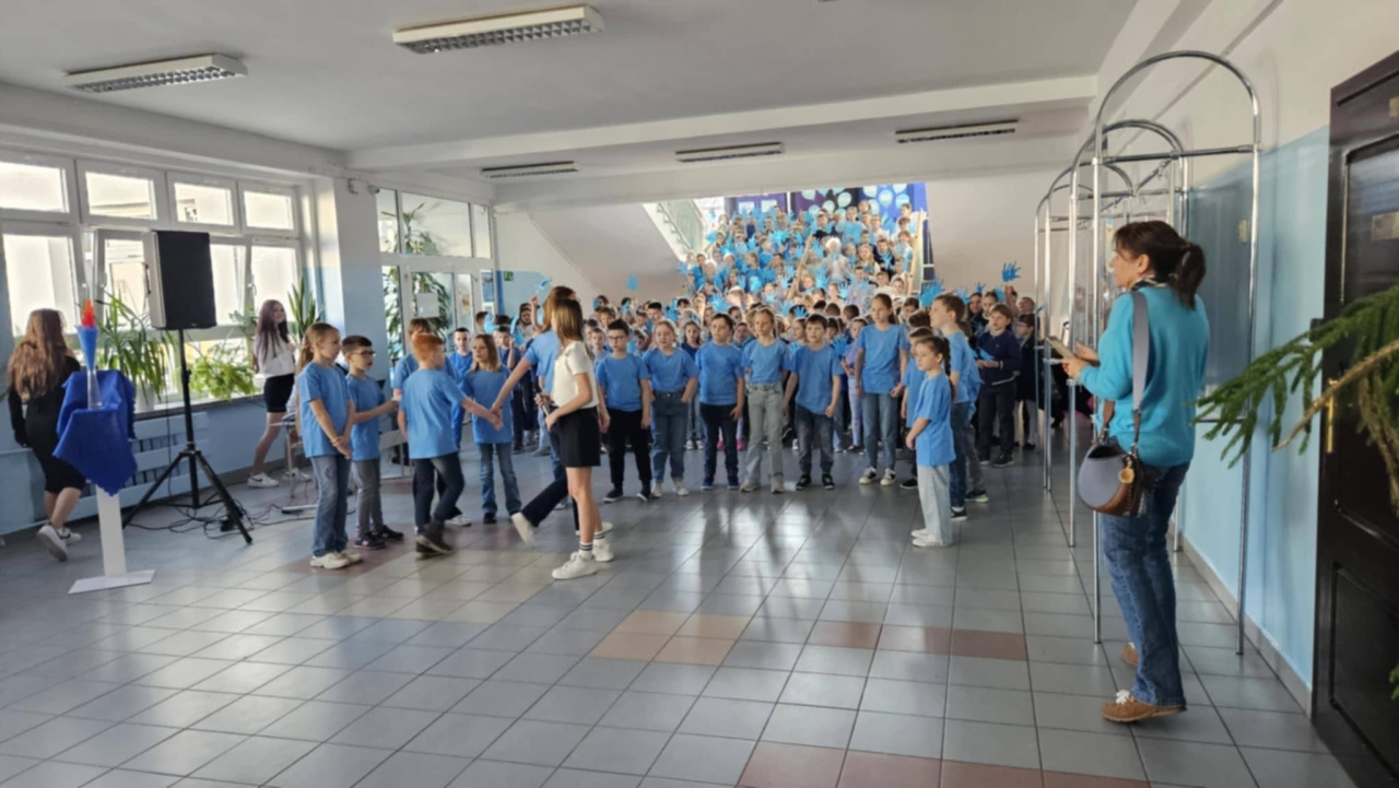 Niebieskie igrzyska w SP 10 w Ostrołęce - zdjęcie #3 - eOstroleka.pl