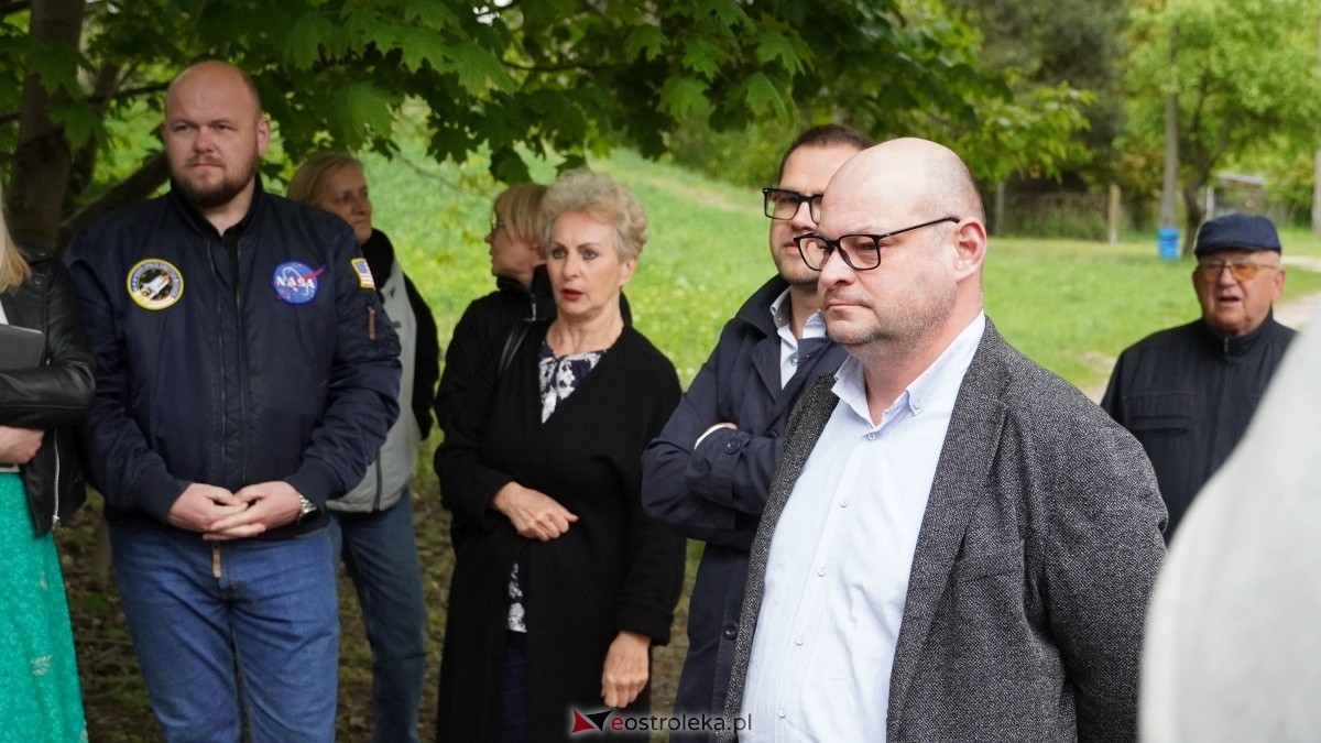 Protest w sprawie budowy bloku socjalnego przy ulicy Dywizjonu 303 [07.05.2025] - zdjęcie #16 - eOstroleka.pl