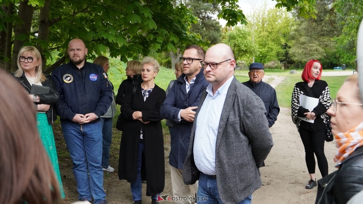 Protest w sprawie budowy bloku socjalnego przy ulicy Dywizjonu 303 [07.05.2025] - zdjęcie #14 - eOstroleka.pl
