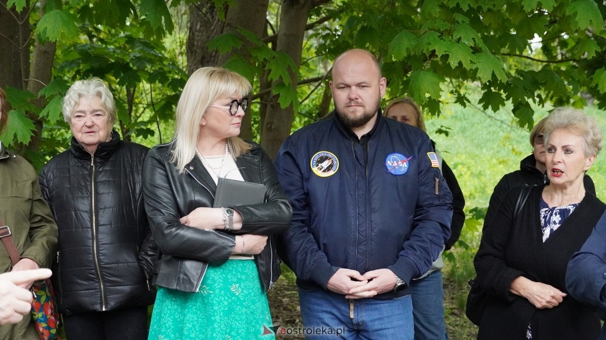 Protest w sprawie budowy bloku socjalnego przy ulicy Dywizjonu 303 [07.05.2025] - zdjęcie #13 - eOstroleka.pl