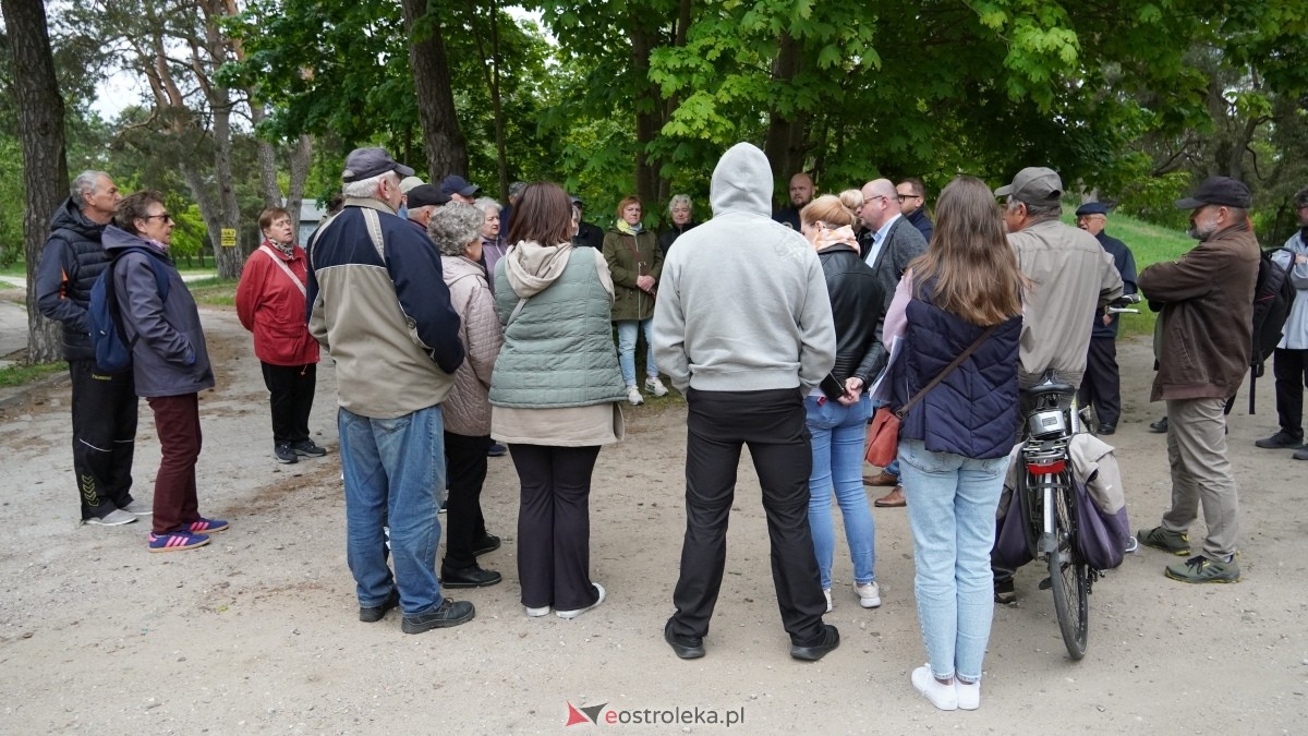 Protest w sprawie budowy bloku socjalnego przy ulicy Dywizjonu 303 [07.05.2025] - zdjęcie #10 - eOstroleka.pl