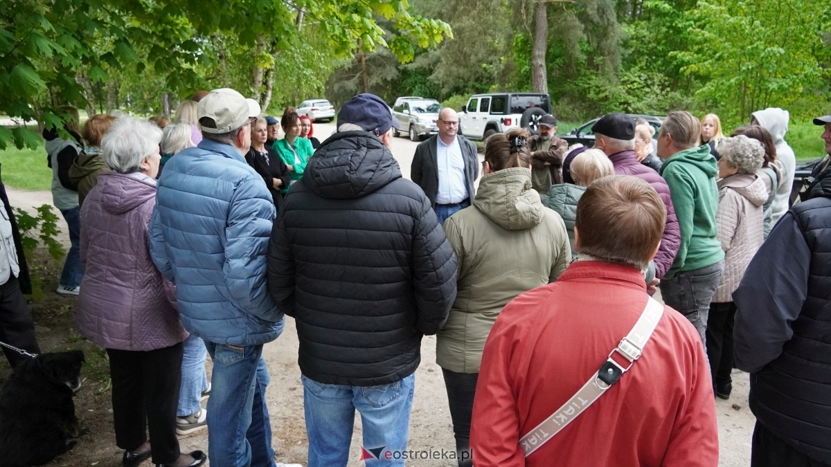 Protest w sprawie budowy bloku socjalnego przy ulicy Dywizjonu 303 [07.05.2025] - zdjęcie #4 - eOstroleka.pl