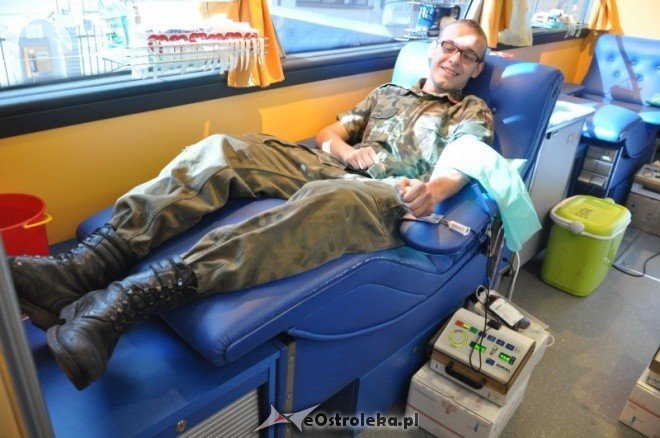 Kropla krwi ocean życia: Zebrano ponad 30 litrów krwi (24.IX.2011) - zdjęcie #16 - eOstroleka.pl