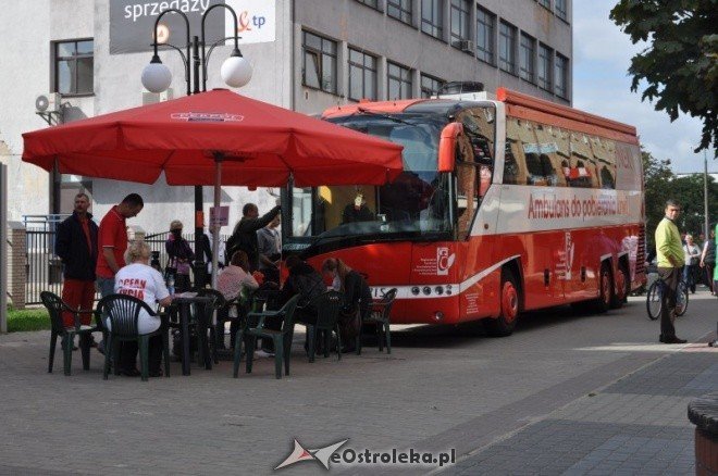 Kropla krwi ocean życia: Zebrano ponad 30 litrów krwi (24.IX.2011) - zdjęcie #20 - eOstroleka.pl