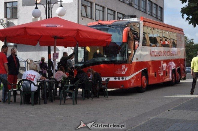 Kropla krwi ocean życia: Zebrano ponad 30 litrów krwi (24.IX.2011) - zdjęcie #1 - eOstroleka.pl