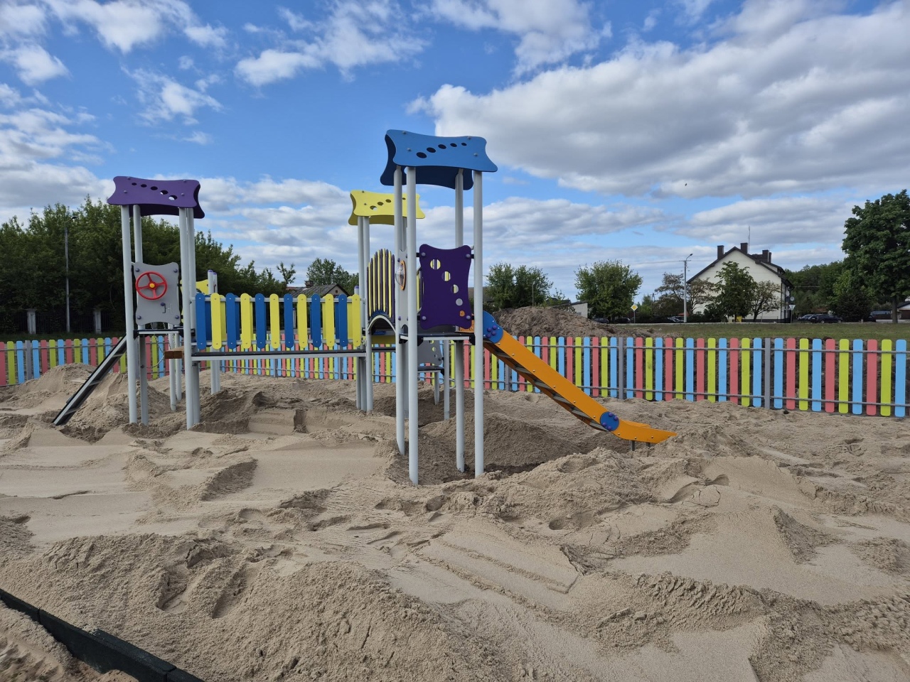 Modernizacja placu zabaw w Czerwinie [09.05.2025] - zdjęcie #8 - eOstroleka.pl