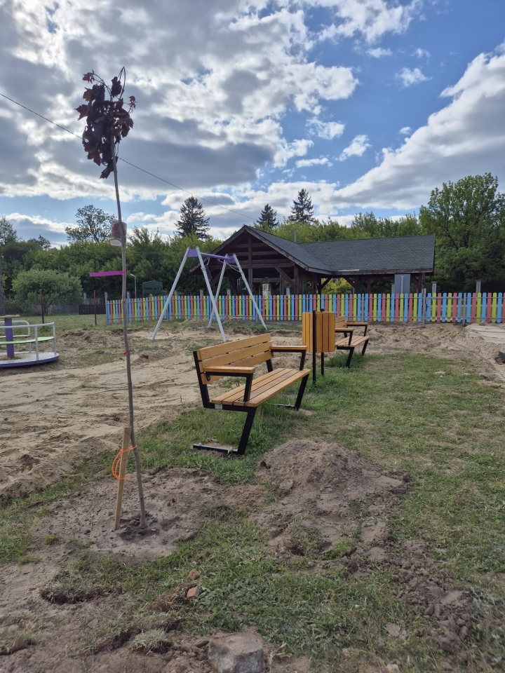 Modernizacja placu zabaw w Czerwinie [09.05.2025] - zdjęcie #7 - eOstroleka.pl