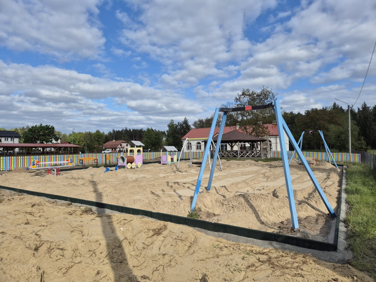 Modernizacja placu zabaw w Czerwinie [09.05.2025] - zdjęcie #6 - eOstroleka.pl