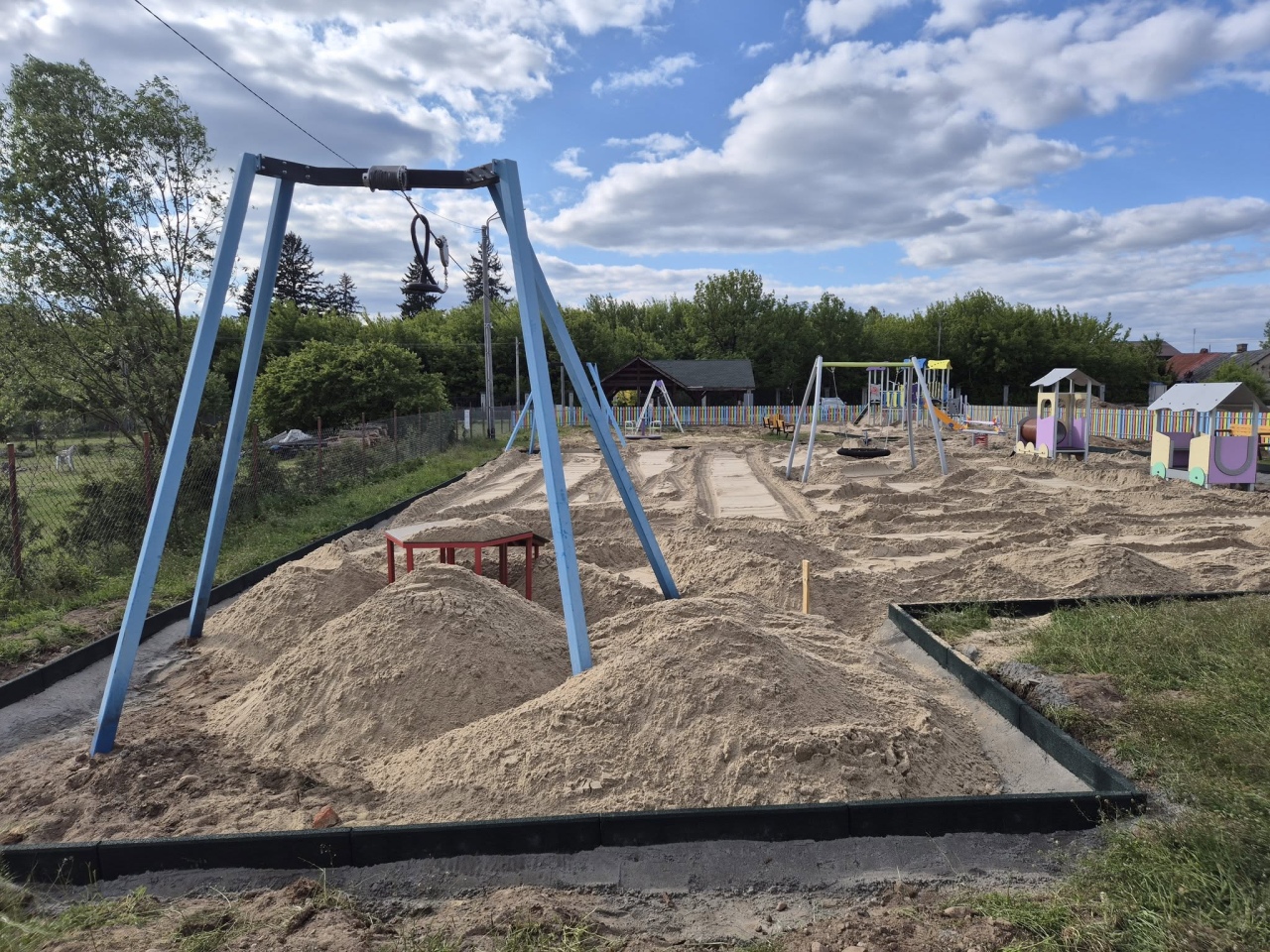 Modernizacja placu zabaw w Czerwinie [09.05.2025] - zdjęcie #5 - eOstroleka.pl
