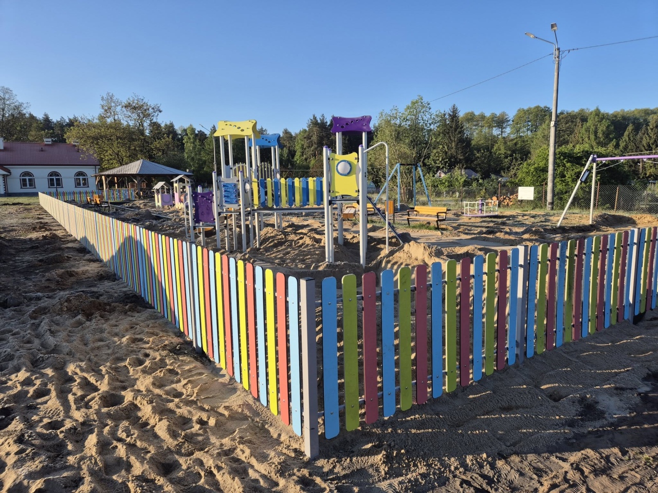 Modernizacja placu zabaw w Czerwinie [09.05.2025] - zdjęcie #4 - eOstroleka.pl