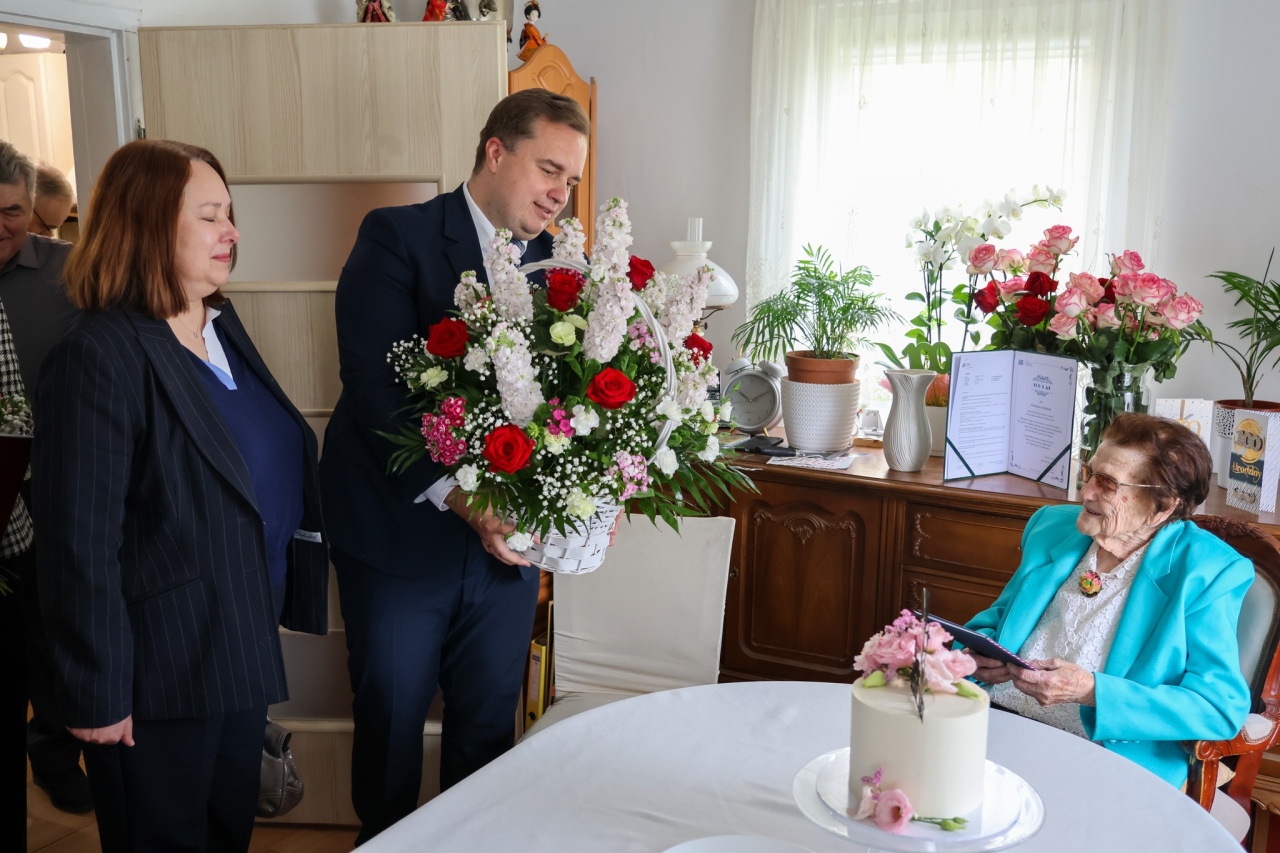 100. urodziny Pani Wiesławy [03.05.2025] - zdjęcie #11 - eOstroleka.pl