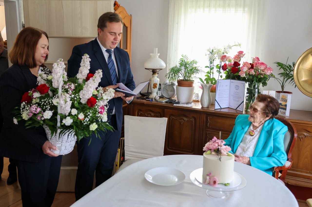 100. urodziny Pani Wiesławy [03.05.2025] - zdjęcie #10 - eOstroleka.pl