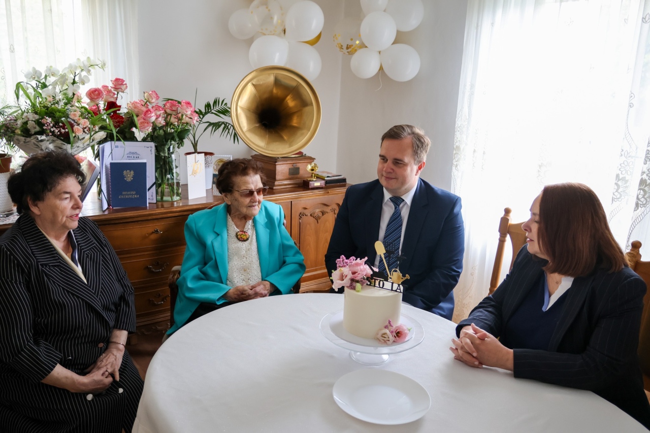 100. urodziny Pani Wiesławy [03.05.2025] - zdjęcie #7 - eOstroleka.pl